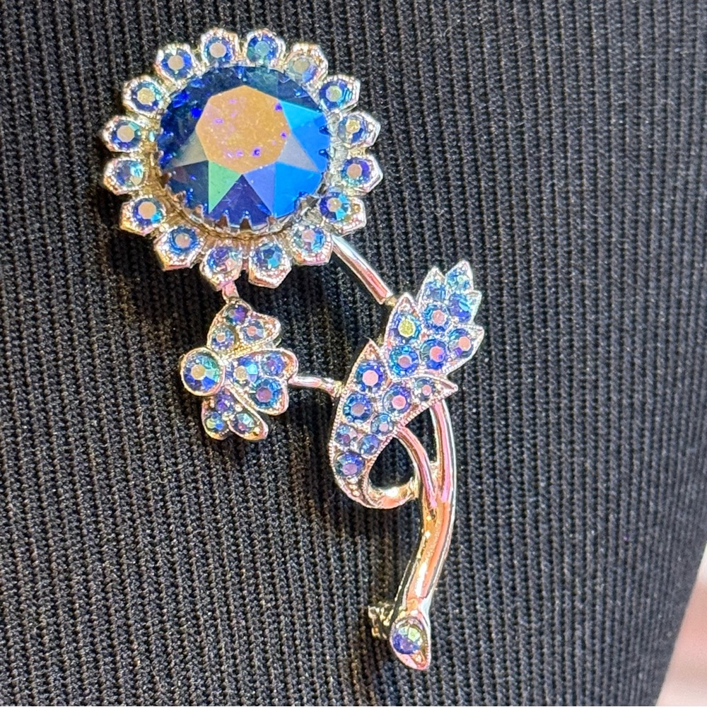 Kramer Blue Aurora Borealis AB Silver Tone Flower Brooch Vintage Signed ❣️❣️❣️